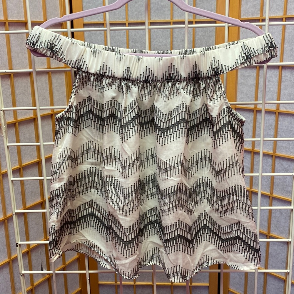 Lou & Grey off the shoulder black and white top size M